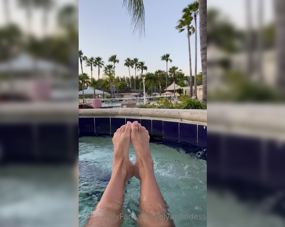 Alyafeets aka Alyagoddess Onlyfans - Me and my babies at the jacuzzi! Having fun during quarantine would you join