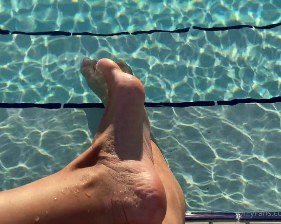 Alyafeets aka Alyagoddess Onlyfans - I love the water, like a good water sign! Drop your zodiac sign below