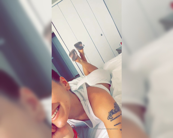 Alyafeets aka Alyagoddess Onlyfans - Wiggle!