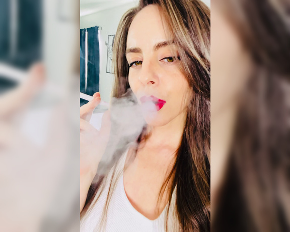 ManyVids - Dani Lynn - Smoking Clip 2