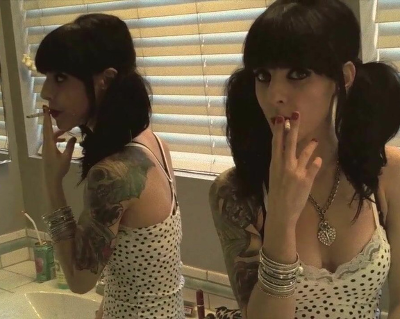 ManyVids - Dani Lynn - Smoking in Polka Dot Dress