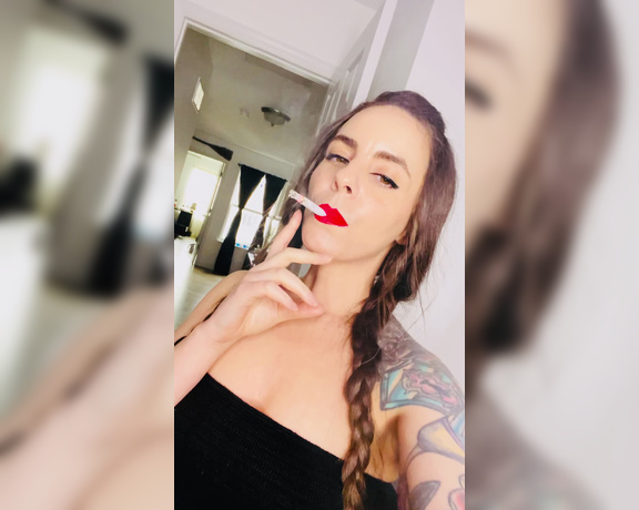 ManyVids - Dani Lynn - Smoking Clip 1