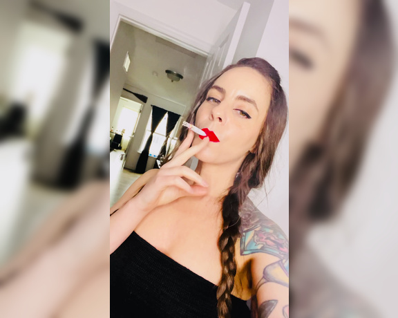 ManyVids - Dani Lynn - Smoking Clip 1