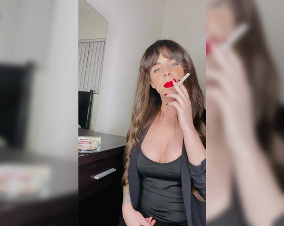 ManyVids - Dani Lynn - Smoking in Black Blazer