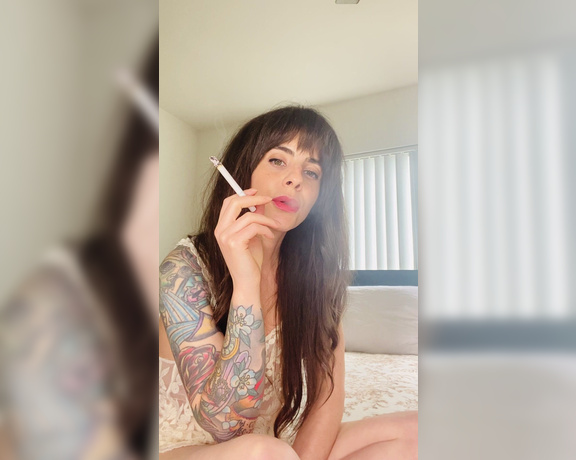 ManyVids - Dani Lynn - Smoking in Lace Top