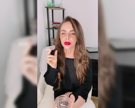 ManyVids - Dani Lynn - Smoking in Studio