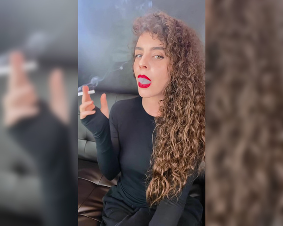 ManyVids - Dani Lynn - Smoking Marlboro Gold with Curly Hair