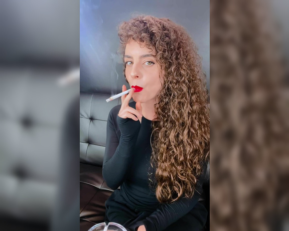 ManyVids - Dani Lynn - Smoking Marlboro Gold with Curly Hair