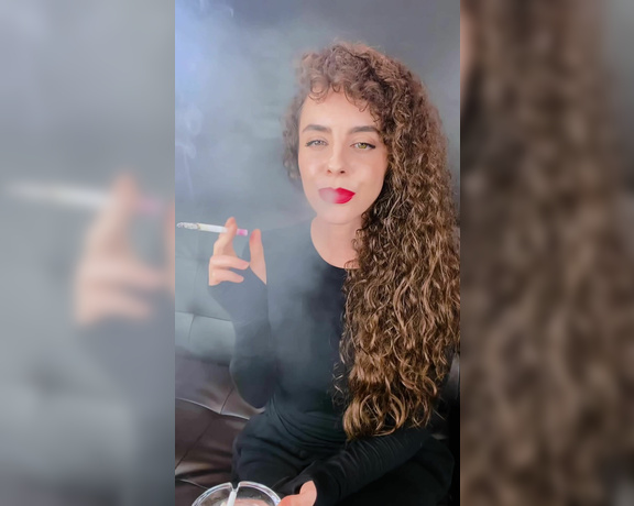 ManyVids - Dani Lynn - Smoking Marlboro Gold with Curly Hair