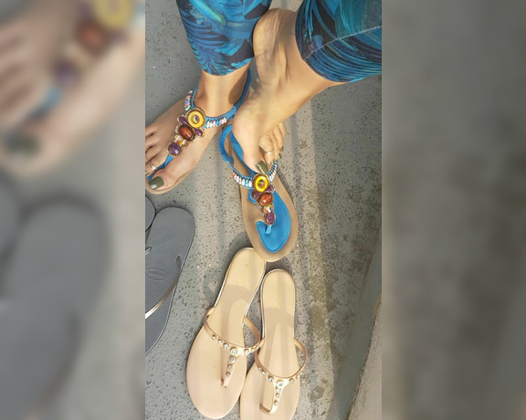 Mistress Cindy Ray aka Ukfoot_mistress Onlyfans - Trying on my 3 new wish list flats courtesy of one of my subscribers from Kuwait #Aldo #Havaianas #