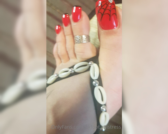 Mistress Cindy Ray aka Ukfoot_mistress Onlyfans - Always fun having a Halloween Birthday I spook y all out every damn day of the year This mani p 1