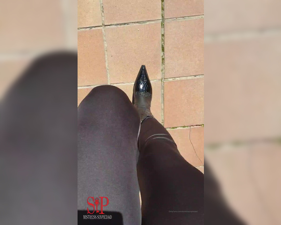 Mistress SinPiedad aka Sinpiedad Onlyfans - Im looking for slaves to clean My street Boots