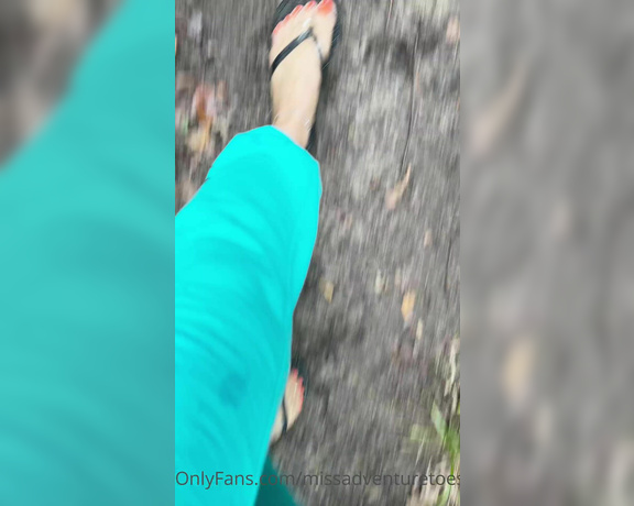 Adventuretoeskat aka missadventuretoeskat OnlyFans - Dirty flip flop feet I know you love the sound of that 3