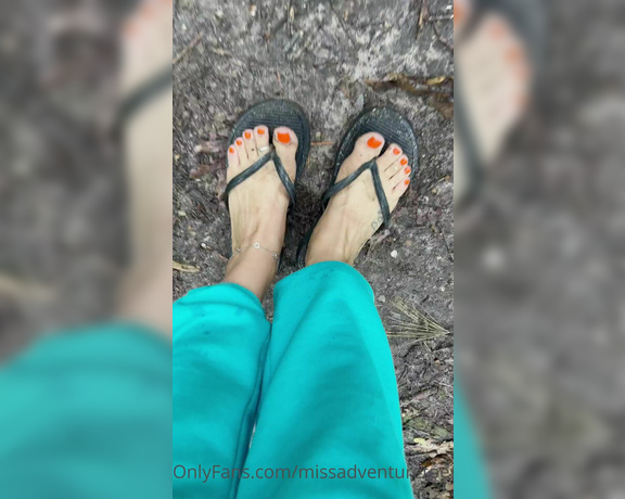 Adventuretoeskat aka missadventuretoeskat OnlyFans - Dirty flip flop feet I know you love the sound of that 3