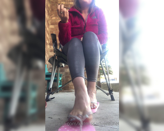 Adventuretoeskat aka missadventuretoeskat OnlyFans - I wanted to smoke outside & tease you with my flip flops Who’s warming me up now