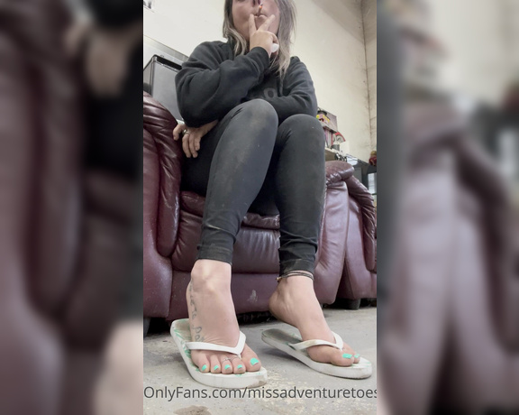 Adventuretoeskat aka missadventuretoeskat OnlyFans - I see you staring at these dirty feet in flip flops