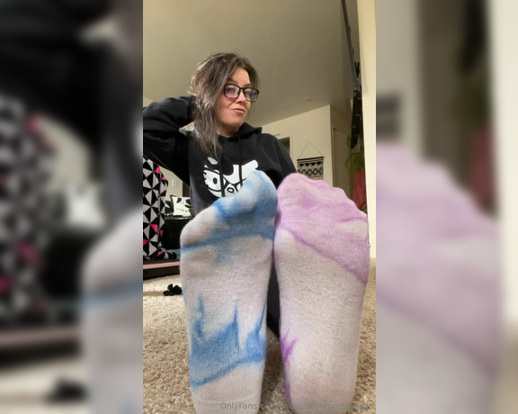 Adventuretoeskat aka missadventuretoeskat OnlyFans - I know how much you love watching me take my socks off after the gym