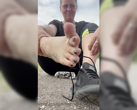 Adventuretoeskat aka missadventuretoeskat OnlyFans - Super sweaty sock removal that I forgot to post  Enjoy those stinky, sweaty, hot soles