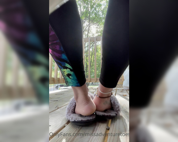 Adventuretoeskat aka missadventuretoeskat OnlyFans - If you love juicy heels up close & personal… this video is for you! Can you smell my slippers The