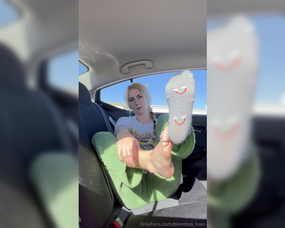 Blondies_toes aka blondies_toes OnlyFans - New sweaty soles video for you guys