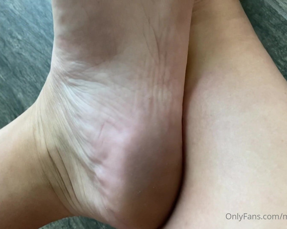 Brooke Jones aka myposedtoesvip OnlyFans - Dirty feet lovers this video is for you Tell me what you would want to do with these dirty soles