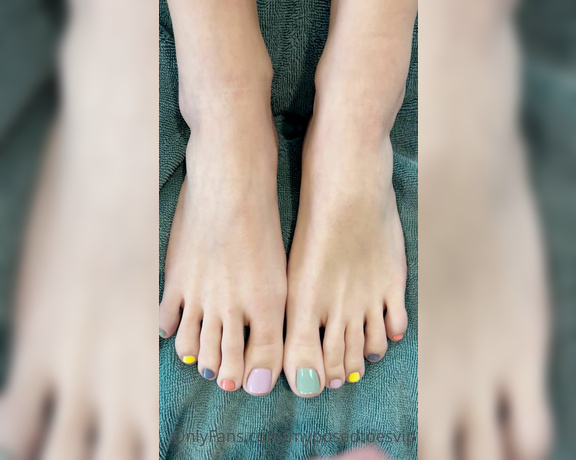 Brooke Jones aka myposedtoesvip OnlyFans - Rainbow toes covered twice! Could you handle them Do you think you could add another load or two 10