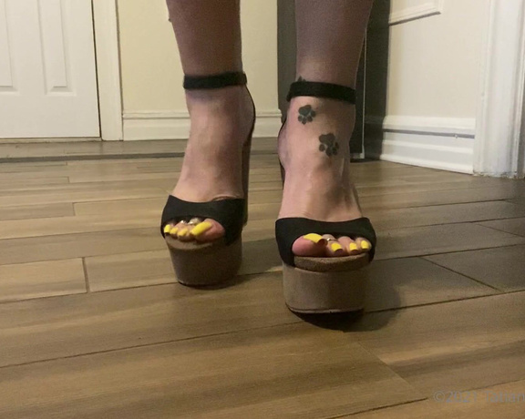 Tatianasnaughtytoes aka tatianasnaughtytoes OnlyFans - Some new wedges with the same yellow! 2