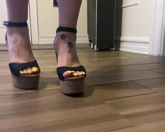 Tatianasnaughtytoes aka tatianasnaughtytoes OnlyFans - Some new wedges with the same yellow! 2