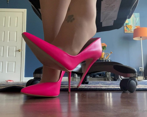 Tatianasnaughtytoes aka tatianasnaughtytoes OnlyFans - NEW 2021April5 Happy Monday! Working from home can be fun at times