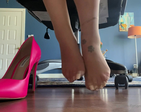 Tatianasnaughtytoes aka tatianasnaughtytoes OnlyFans - NEW 2021April5 Happy Monday! Working from home can be fun at times