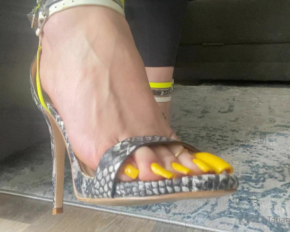 Tatianasnaughtytoes aka tatianasnaughtytoes OnlyFans - NEW 2021March17 Yellow Long Toenails and High Heels What would you do if you were on a date with