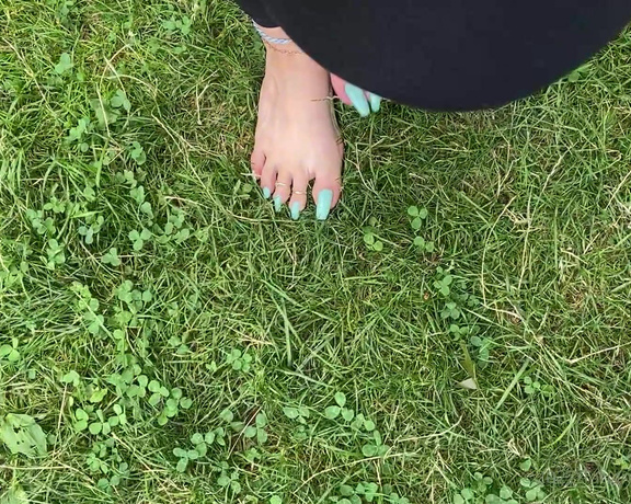 Tatianasnaughtytoes aka tatianasnaughtytoes OnlyFans - Going for a run in the mornings is becoming challenging do you see how my big toenails curled in!