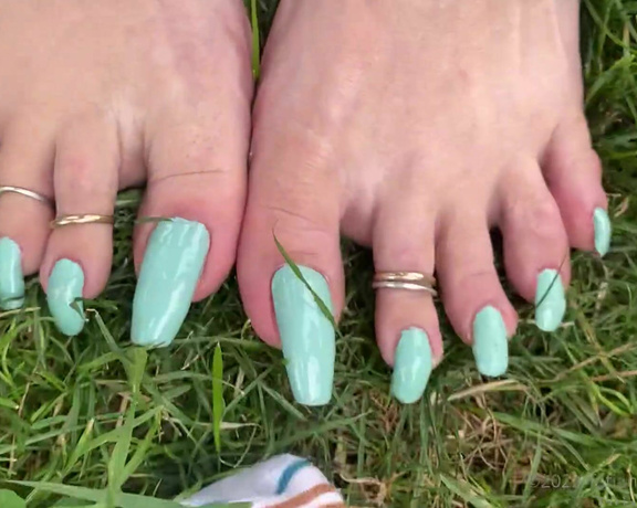 Tatianasnaughtytoes aka tatianasnaughtytoes OnlyFans - Going for a run in the mornings is becoming challenging do you see how my big toenails curled in!