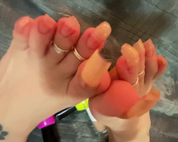 Tatianasnaughtytoes aka tatianasnaughtytoes OnlyFans - Naked toes, what color you guys like