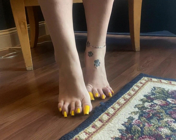 Tatianasnaughtytoes aka tatianasnaughtytoes OnlyFans - NEW 2021March15 Yellow long toenails