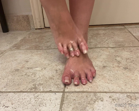 Tatianasnaughtytoes aka tatianasnaughtytoes OnlyFans - #ThrowBackThursday 2020October5 Natural Oily Bare Long Toenails! Me being naughty in the bathroom