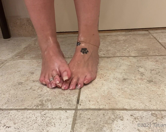 Tatianasnaughtytoes aka tatianasnaughtytoes OnlyFans - #ThrowBackThursday 2020October5 Natural Oily Bare Long Toenails! Me being naughty in the bathroom