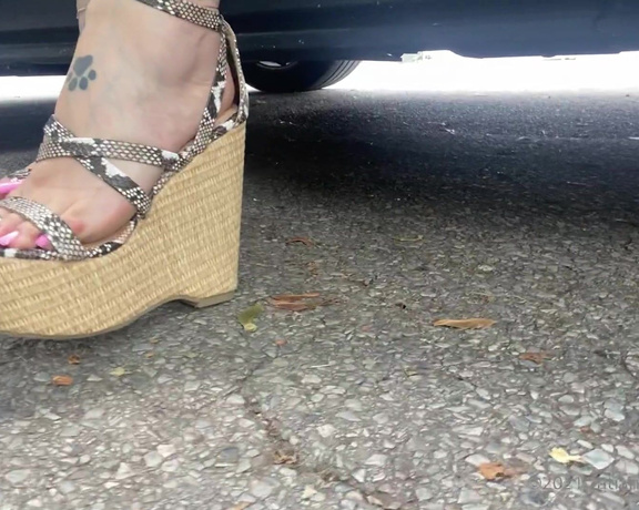 Tatianasnaughtytoes aka tatianasnaughtytoes OnlyFans - NEW 2021September14 How do you guys like my new wedges!