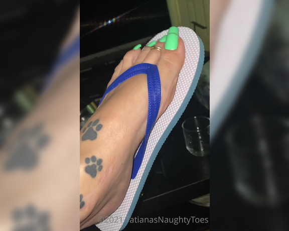 Tatianasnaughtytoes aka tatianasnaughtytoes OnlyFans - NEW 2021August31 Neon Green and Flip Flops Took this video the day I had painted my toenails )