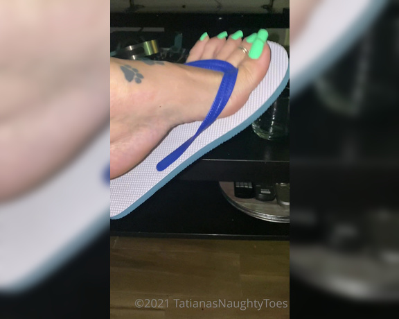 Tatianasnaughtytoes aka tatianasnaughtytoes OnlyFans - NEW 2021August31 Neon Green and Flip Flops Took this video the day I had painted my toenails )