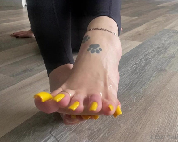 Tatianasnaughtytoes aka tatianasnaughtytoes OnlyFans - NEW 2021March19 Yellow Long Toenails  Oily Bare Feet! Happy Friday!! Hope you have an awesome week