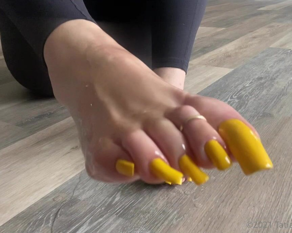 Tatianasnaughtytoes aka tatianasnaughtytoes OnlyFans - NEW 2021March19 Yellow Long Toenails  Oily Bare Feet! Happy Friday!! Hope you have an awesome week