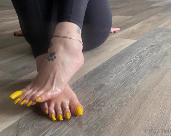 Tatianasnaughtytoes aka tatianasnaughtytoes OnlyFans - NEW 2021March19 Yellow Long Toenails  Oily Bare Feet! Happy Friday!! Hope you have an awesome week
