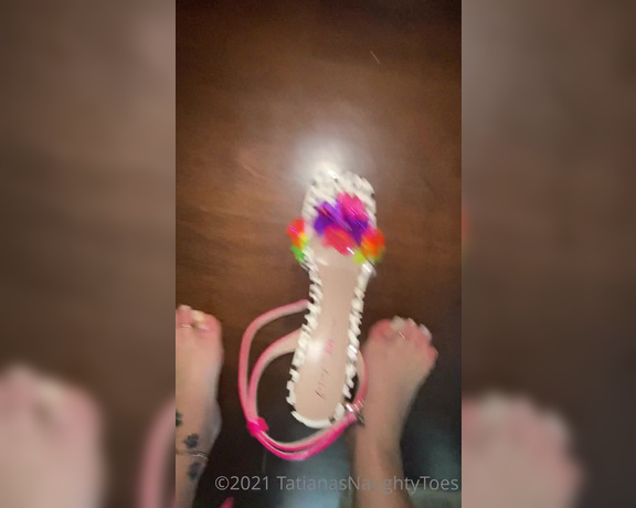 Tatianasnaughtytoes aka tatianasnaughtytoes OnlyFans - NEW Bare Naturals Toenails!!! 2021February25 I went shoe shopping since I can’t keep all of them,