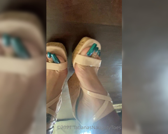 Tatianasnaughtytoes aka tatianasnaughtytoes OnlyFans - NEW 2021February21 !!! Combustealble 2 videos) Walking in my Wedge Sandals getting ready to g 2