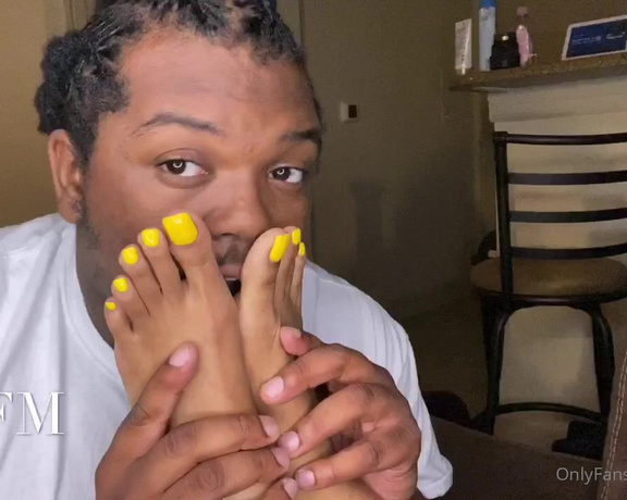 100K Toes aka toes100k OnlyFans - Getting my toes ate by @dallasfootmodels