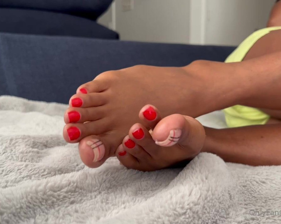 100K Toes aka toes100k OnlyFans - Watch my sexy red toes as the tease you endlessly