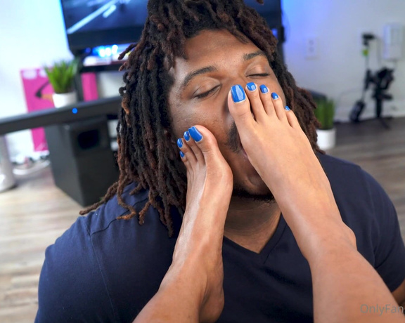 100K Toes aka toes100k OnlyFans - @dfmexoticstudios sucking my toes