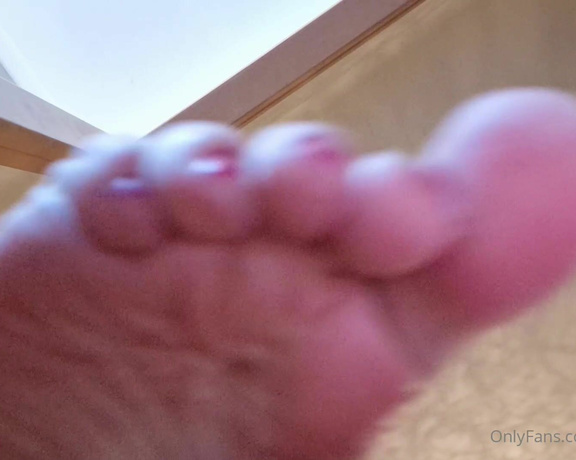 Ayellgirlfeet aka ayellgirlfeet OnlyFans - Je te pitine aprs une belle marche en sandales I crush you after a long walk in sandals 1