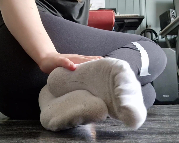 Ayellgirlfeet aka ayellgirlfeet OnlyFans - En legging et chaussettes Legging and socks 1